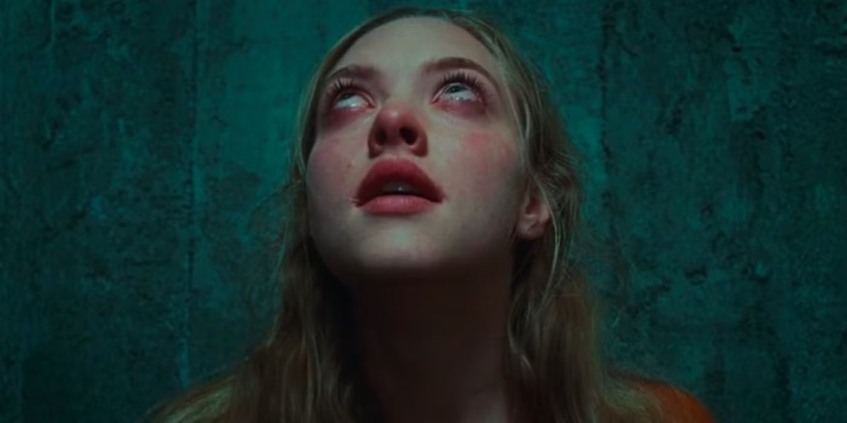 Амана Сейфрид в роли розовощекой и пучеглазой нуждающейся в фильме Тело Дженнифер