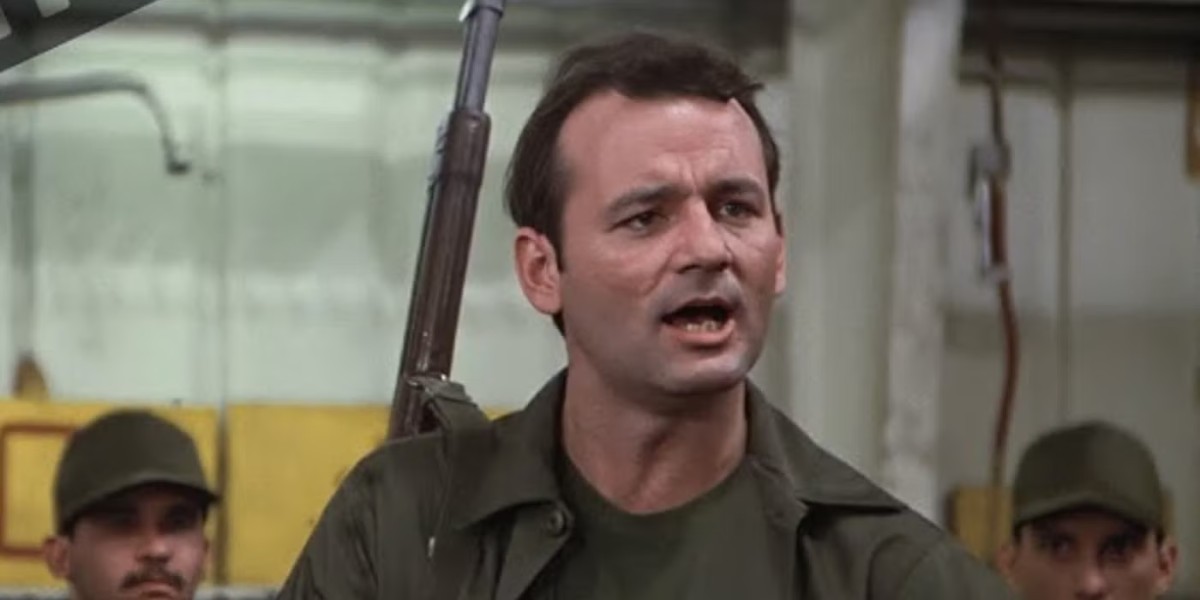 Билл Мюррей с оружием в фильме Добровольцы поневоле 1981 года.