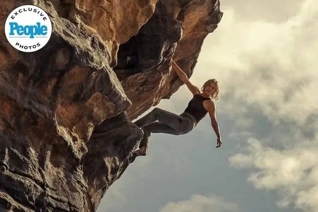 Кадр из фильма Apex