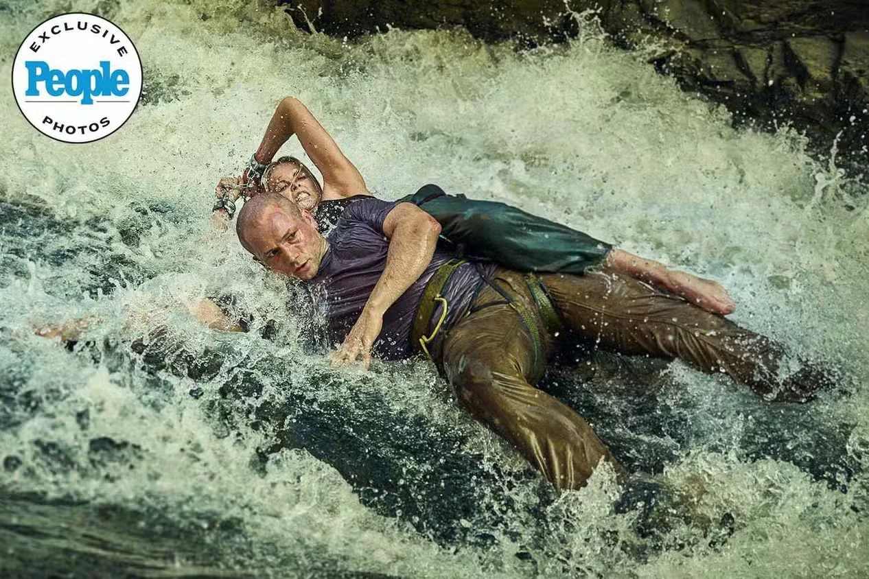 Шарлиз Терон и Тэрон Эджертон в фильме Apex