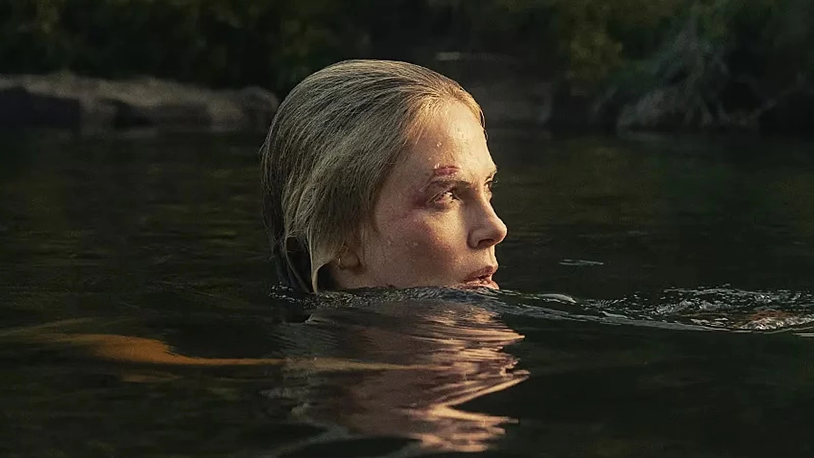 Шарлиз Терон в фильме Apex