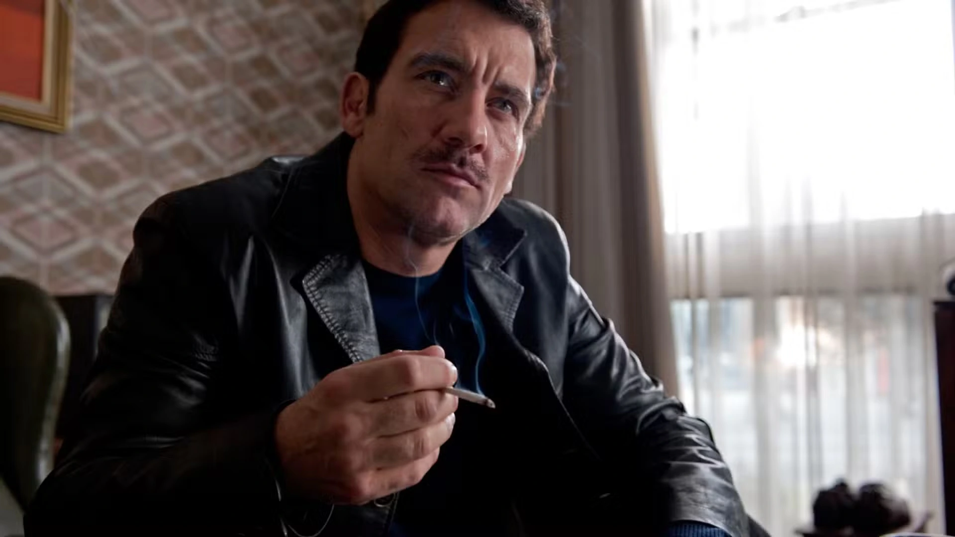 Клайв Оуэн в фильме Профессионал