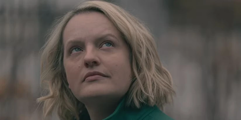 Элизабет Мосс в сериале Рассказ служанки