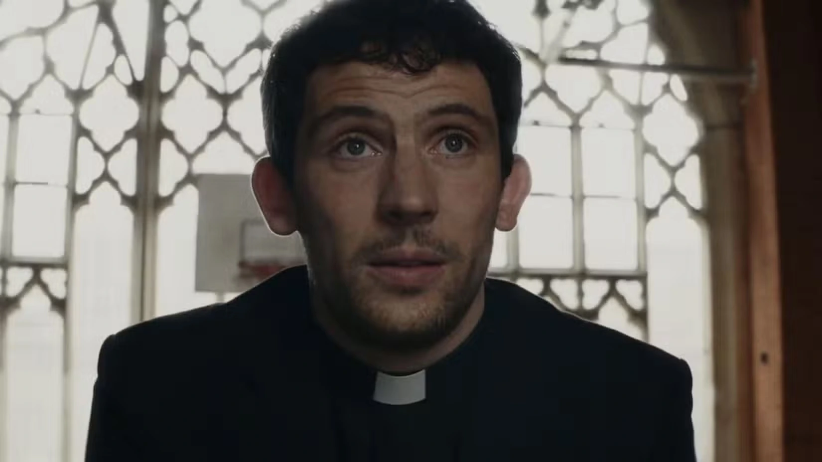 Джош О’Коннор в фильме Воскрешение мертвеца