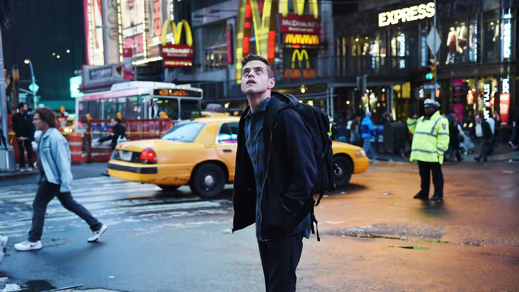 Рами Малек в роли Эллиота в сериале Мистер Робот