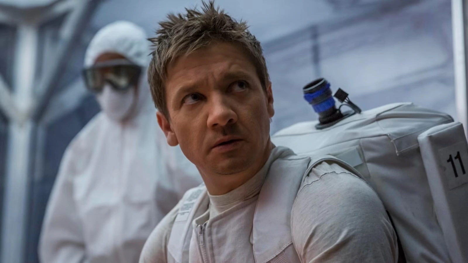 Джереми Реннер в фильме Прибытие