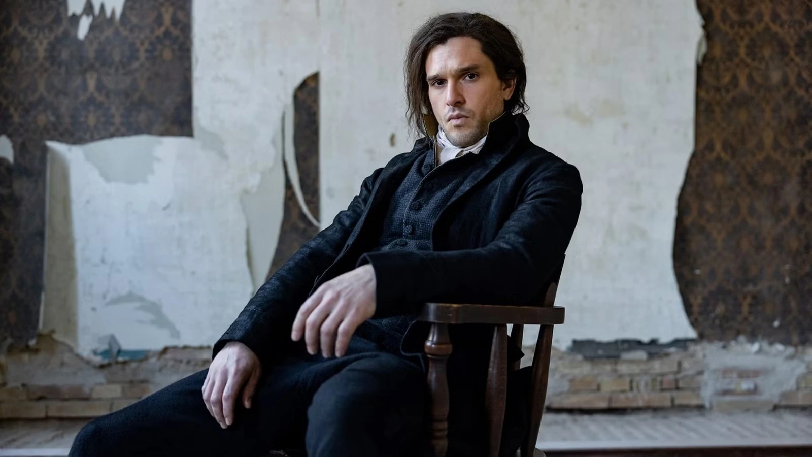 Кит Харингтон в роли Сидни Картона в Повести о двух городах