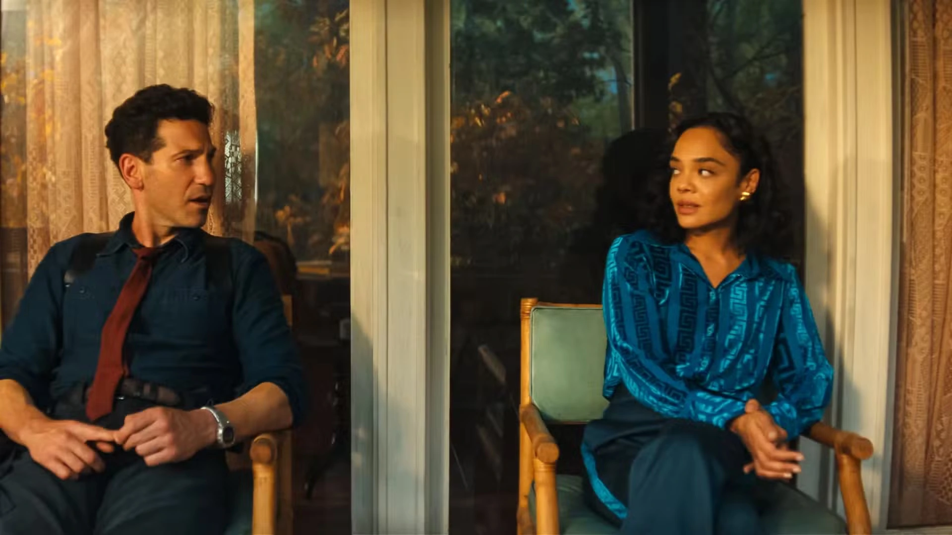 Джон Бернтал и Тесса Томпсон в сериале Его и ее