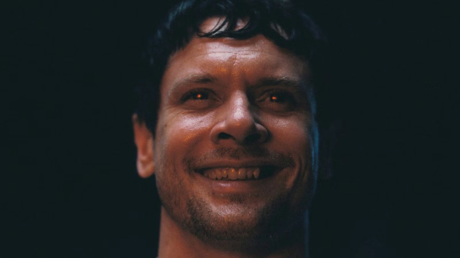 Джек О'Коннелл в роли Реммика в фильме Грешники