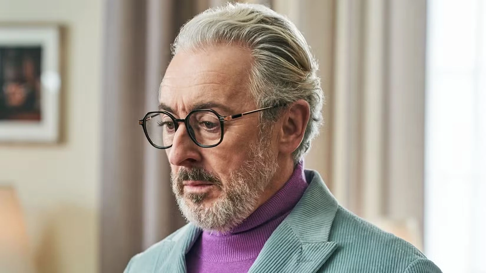 Алан Камминг во втором сезоне сериала «Постояльцы»