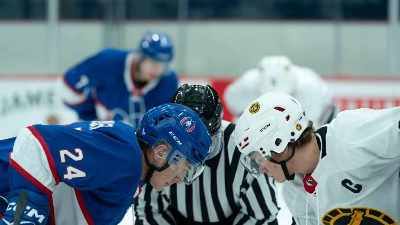 Кадр из сериала: соперники на льду