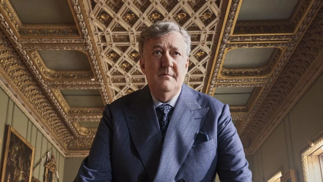 Стивен Фрай в фильме Красный, белый и королевский синий