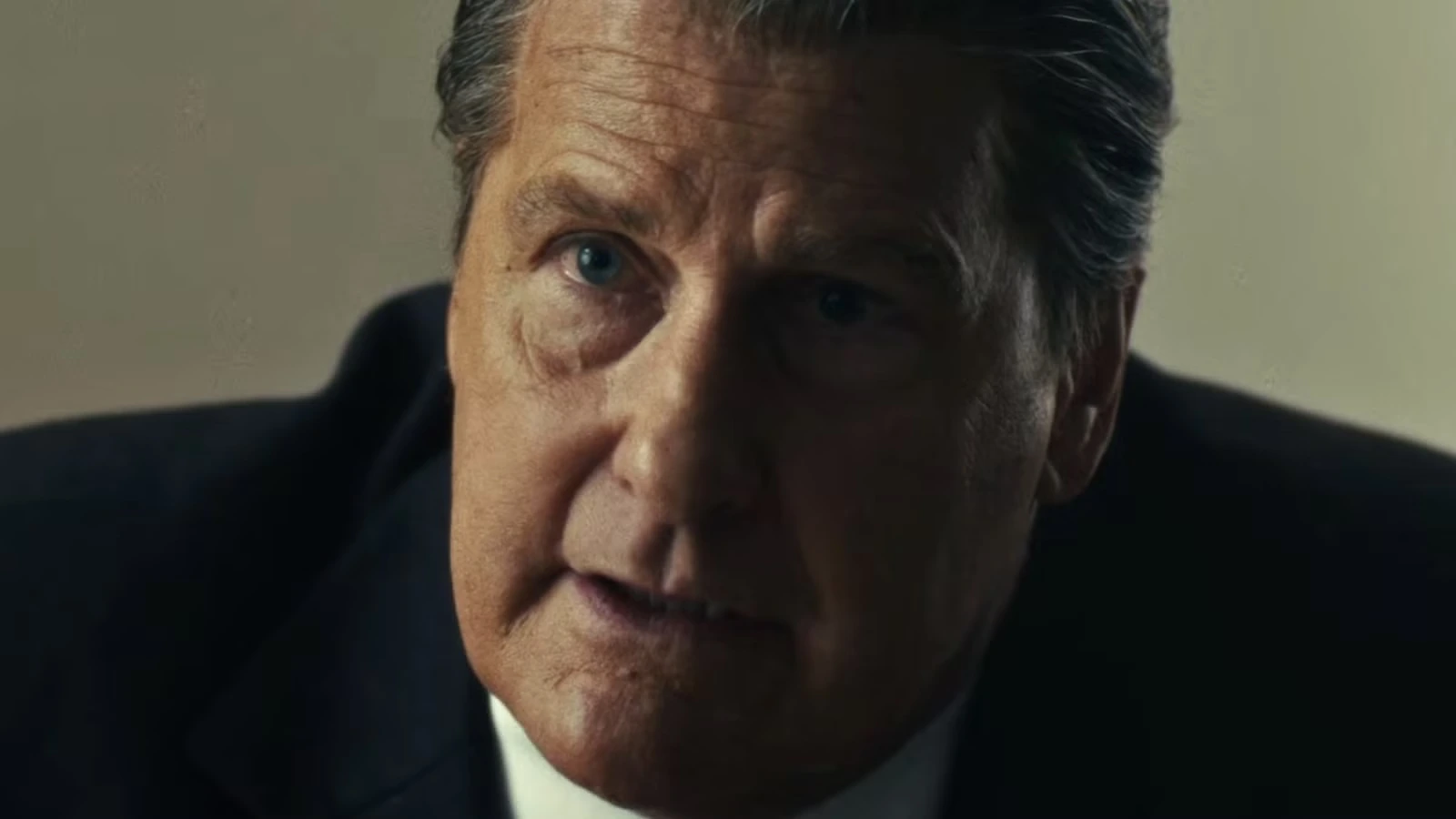 Джефф Дэниелс в роли Рональда Рейгана в фильме На грани войны