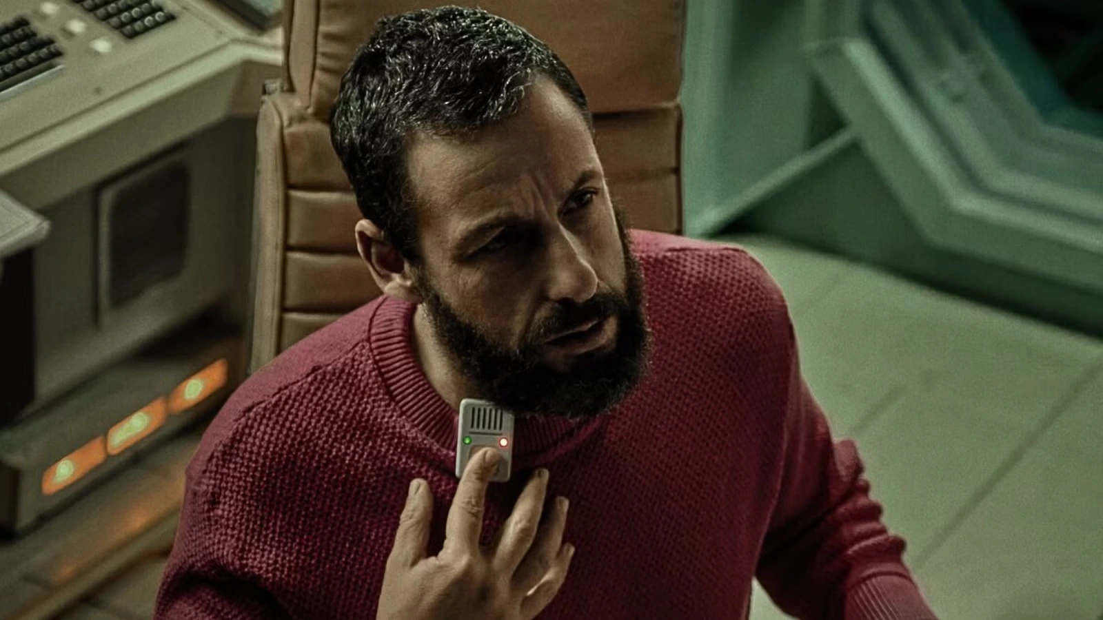 Адам Сэндлер в фильме Космонавт