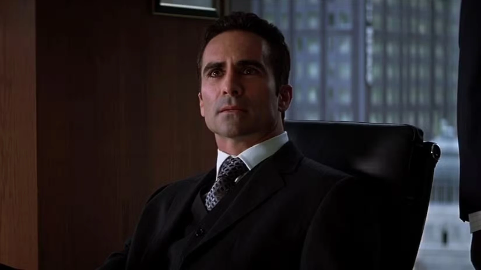 Нестор Карбонелл в роли мэра Энтони Гарсии в Темном рыцаре