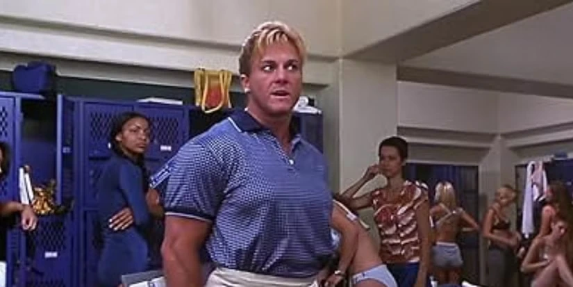 Джейн Трка в роли мисс Манн в фильме Очень страшное кино