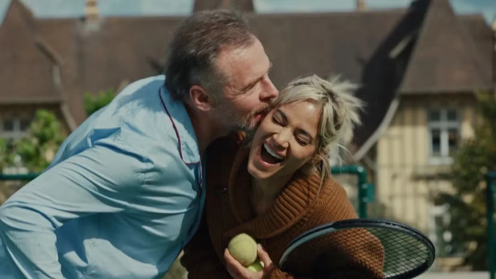 Саймон Пегг и София Бутелла в фильме Только то, что у нас есть